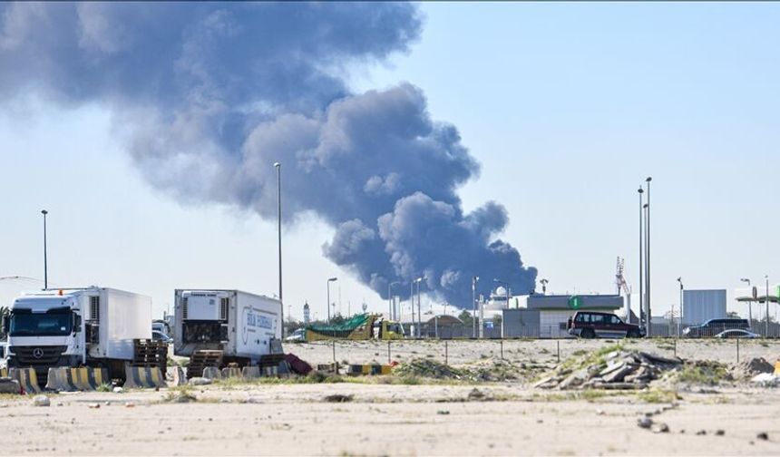 Kuveyt’te petrol rafinerisi vuruldu! Yangın çıktı