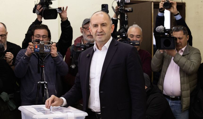 Bulgaristan’da seçimi eski Cumhurbaşkanı Radev kazandı