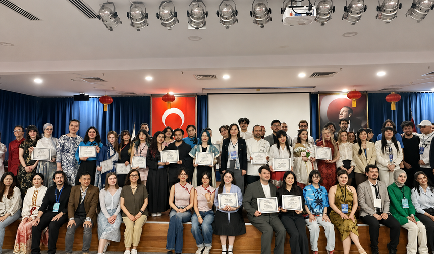Yeditepe Üniversitesi’nde Çince rüzgarı: 5. Türkiye Üniversite Öğrencileri Çince Karaoke ve Şiir Yarışması düzenlendi