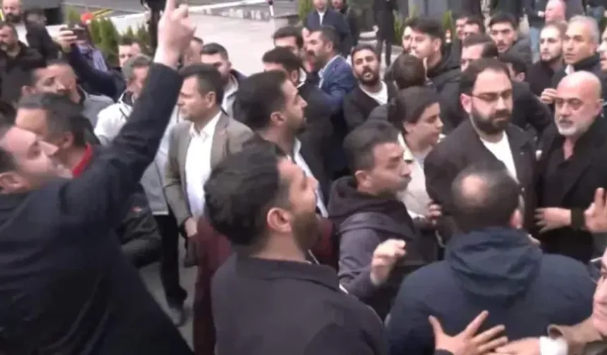 Polis tahliye için CHP Genel Merkezi’nde