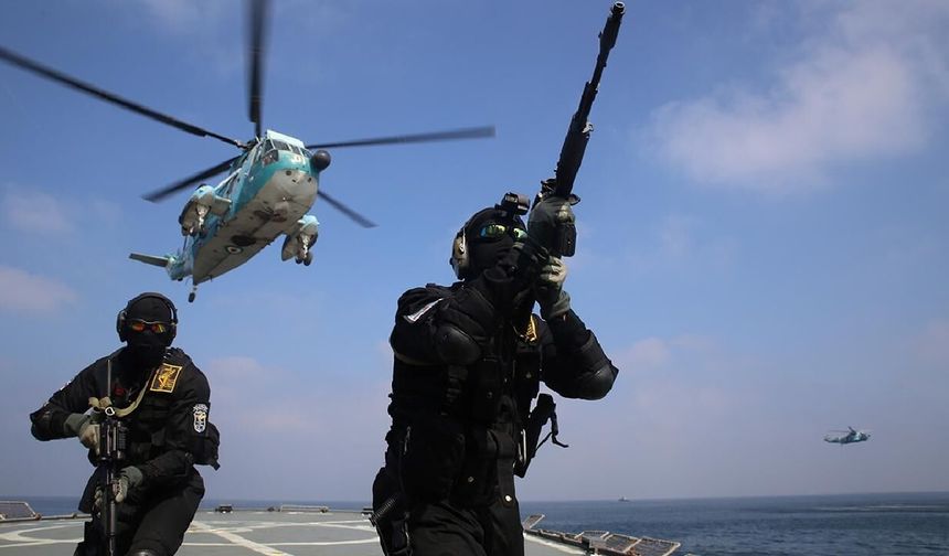 Hürmüz'de helikopter krizi: ABD vurdu, İran yanıt verdi!