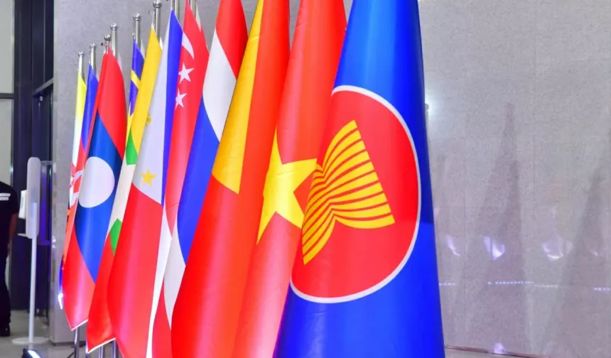 ASEAN küresel ticarette ağırlığını artırıyor: Ticaret fazlası 156,6 milyar dolar