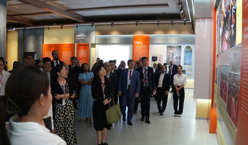 Uluslararası heyet Xinjiang’daki gelişmeleri inceledi
