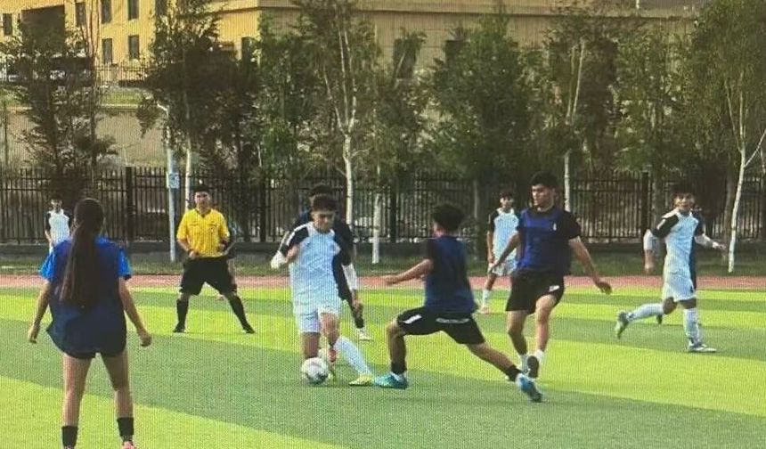 Xinjiang Uygur Özerk Bölgesi ile ABD’li gençlerin dostluk maçı