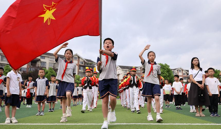 Xi Jinping: “Sosyalist davayı ileri taşıyacak gençler yetiştirilmeli”