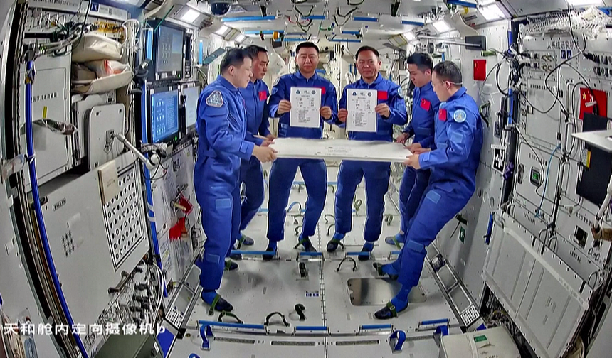 Shenzhou-20 ve Shenzhou-21 taykonotlarına onur ödülü