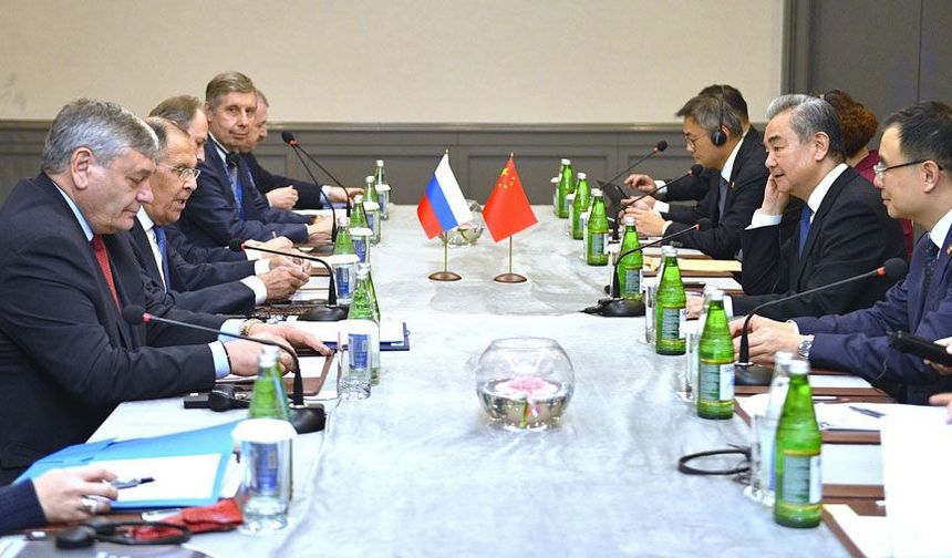Wang Yi ve Lavrov Bakü'de görüştü: Stratejik işbirliği derinleşecek