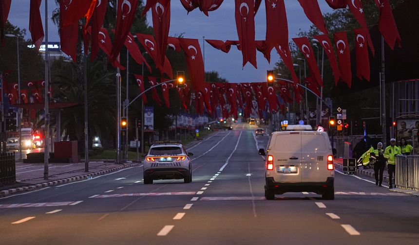 İstanbul'da bayram provası: Bazı yollar trafiğe kapatıldı