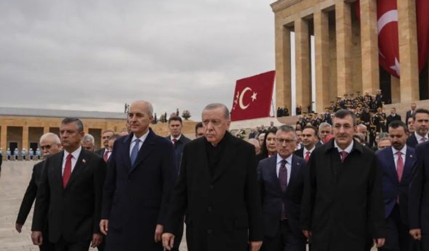Cumhurbaşkanı Erdoğan ve devlet erkanı Anıtkabir'i ziyaret etti