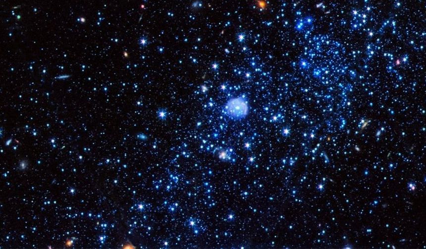 Gök bilimciler keşfetti: Çok uzak bir galaksiden gizemli sinyal geldi