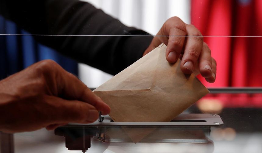 Fransa'da erken genel seçimlerinden ilk sonuçlar: Sol ittifak ilk sıraya yerleşti